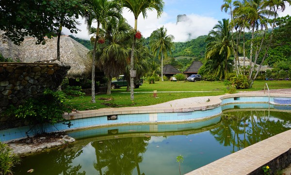 Pete Belkin & Lauren Hartman | Dream Resort